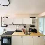 Contactless Self-Check-In - Stayhere Central City Suite 20